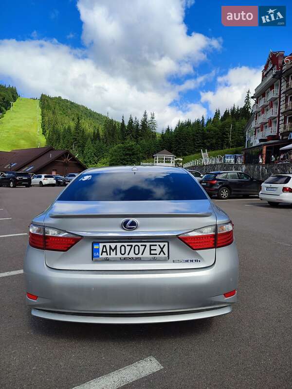 Седан Lexus ES 2014 в Бердичеве