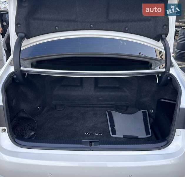 Седан Lexus ES 2013 в Житомире