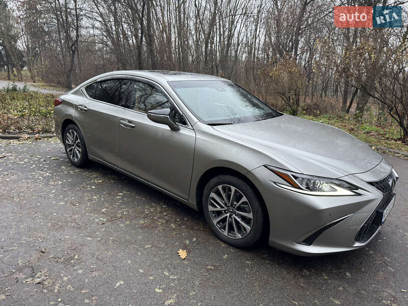 Седан Lexus ES 2022 в Киеве