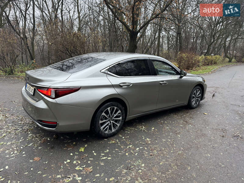 Седан Lexus ES 2022 в Киеве