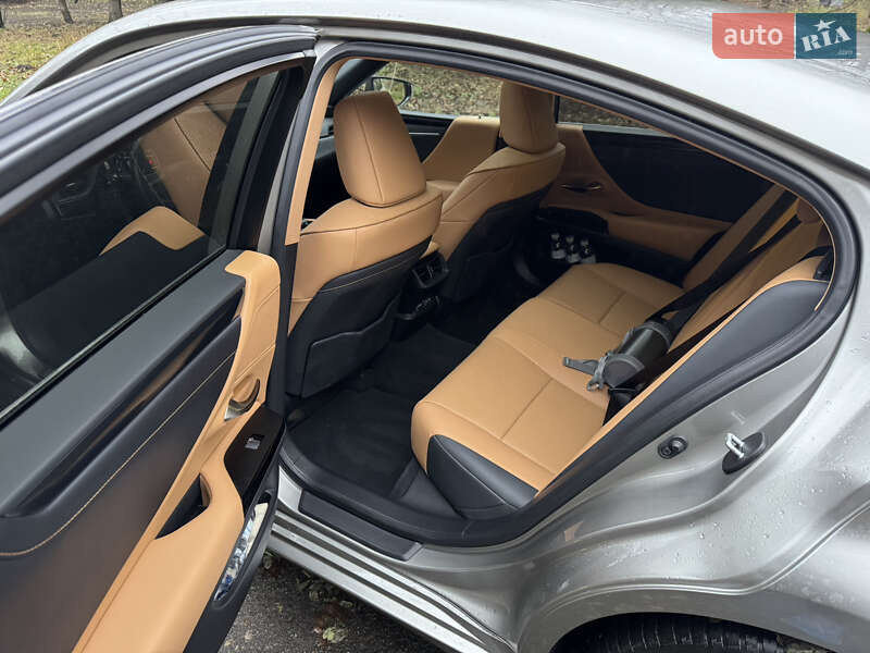 Седан Lexus ES 2022 в Киеве