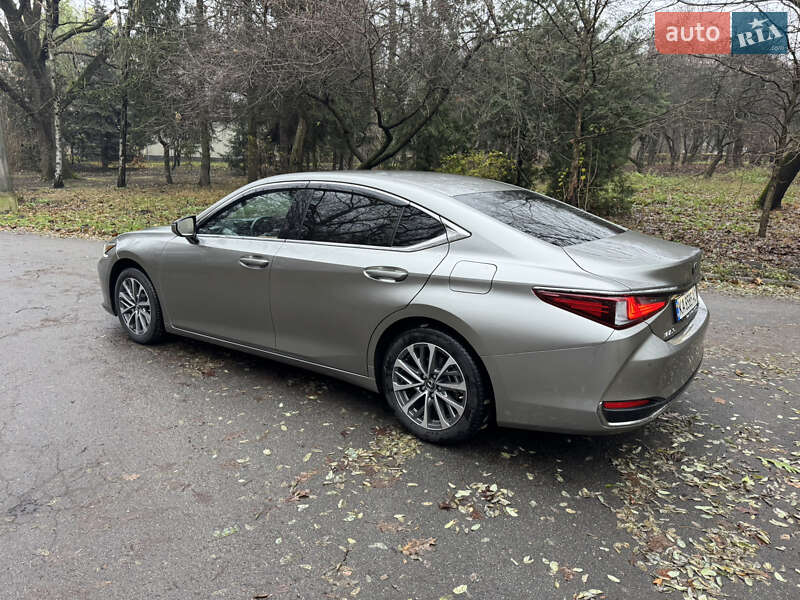 Седан Lexus ES 2022 в Киеве