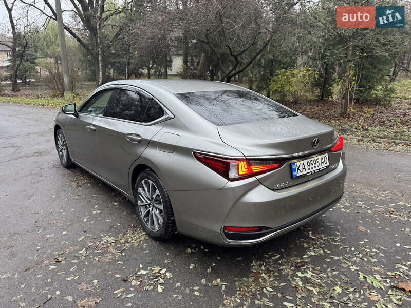 Седан Lexus ES 2022 в Киеве