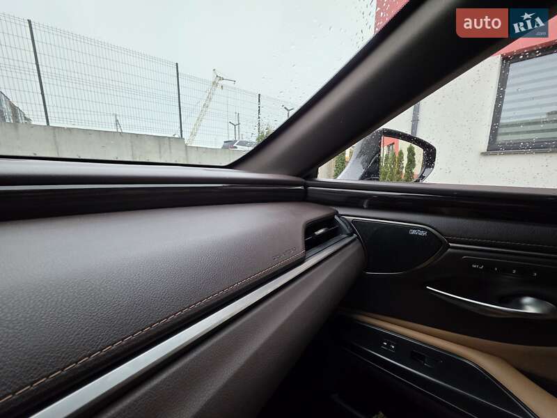 Седан Lexus ES 2018 в Рівному