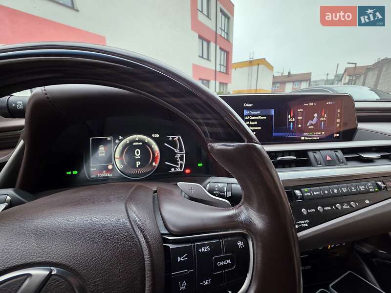 Седан Lexus ES 2018 в Рівному