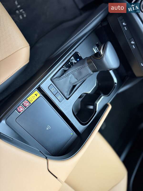 Седан Lexus ES 2023 в Днепре
