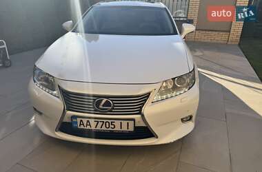 Седан Lexus ES 2015 в Києві