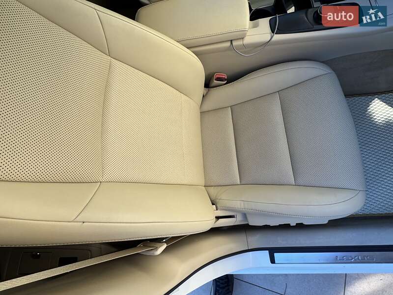 Седан Lexus ES 2015 в Киеве