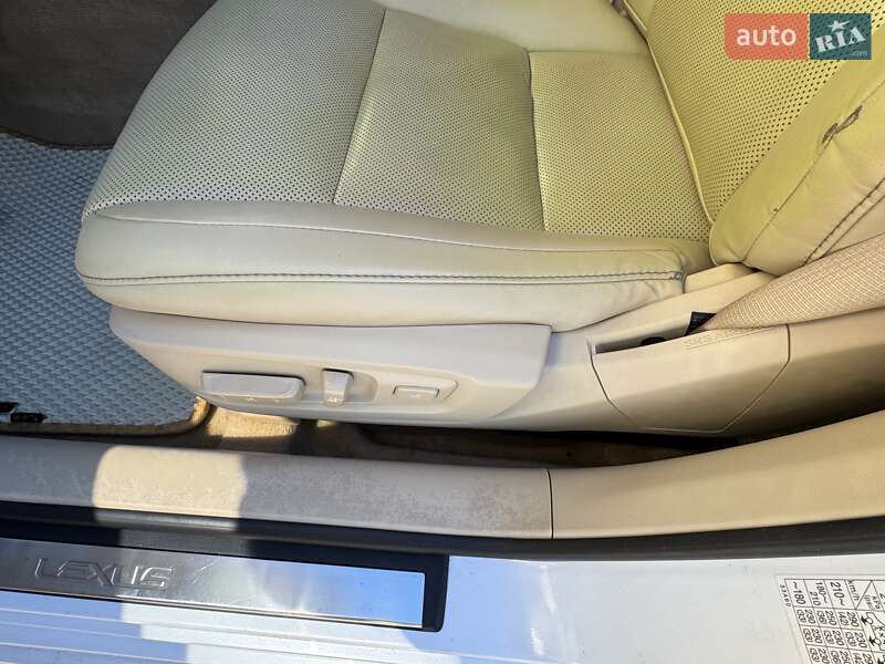 Седан Lexus ES 2015 в Киеве