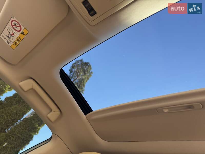 Седан Lexus ES 2015 в Киеве