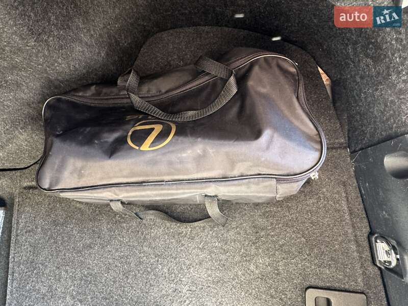 Седан Lexus ES 2015 в Киеве