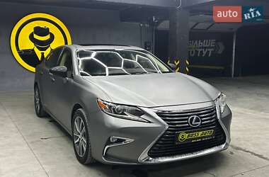 Седан Lexus ES 2015 в Черновцах