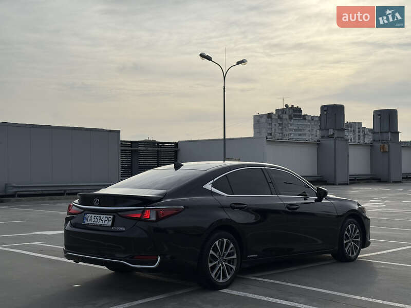 Седан Lexus ES 2022 в Киеве