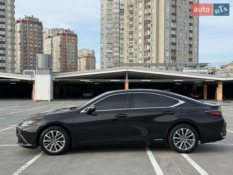 Седан Lexus ES 2022 в Киеве