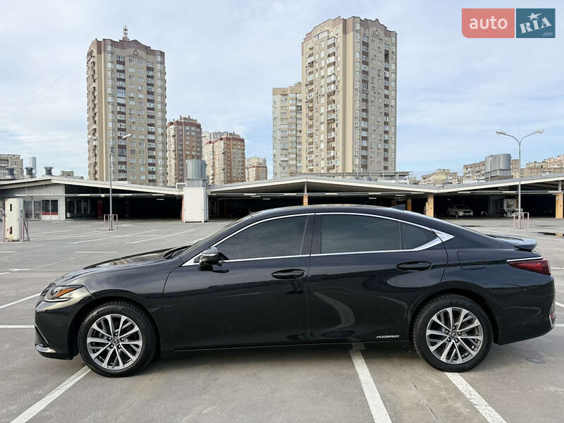 Седан Lexus ES 2022 в Киеве