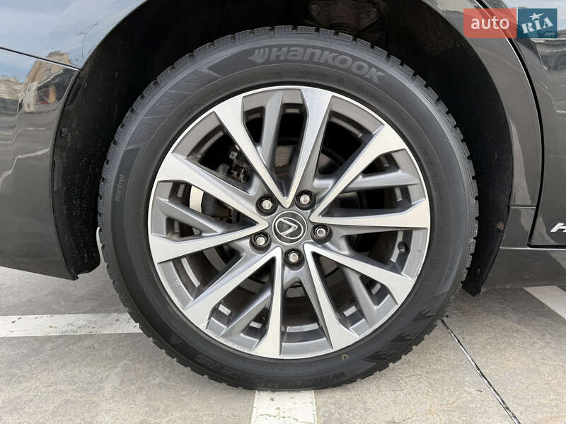 Седан Lexus ES 2022 в Киеве