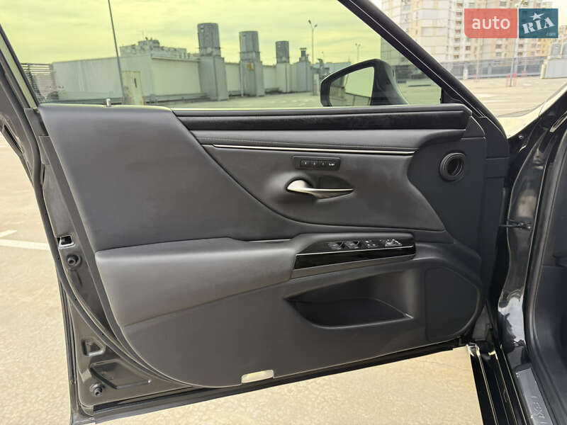 Седан Lexus ES 2022 в Киеве