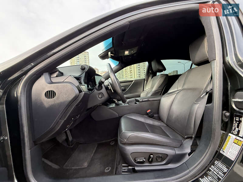 Седан Lexus ES 2022 в Киеве
