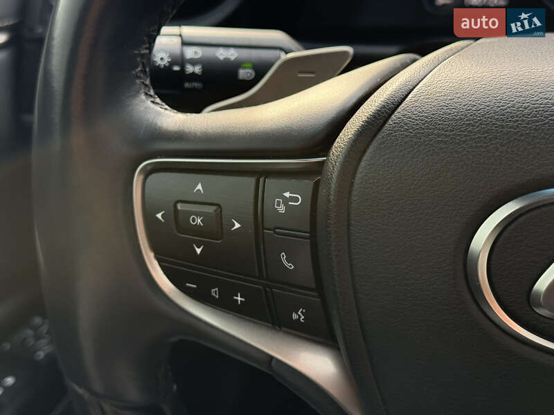 Седан Lexus ES 2022 в Киеве