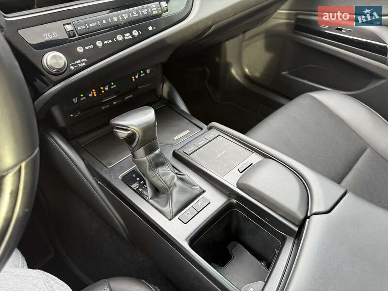 Седан Lexus ES 2022 в Киеве