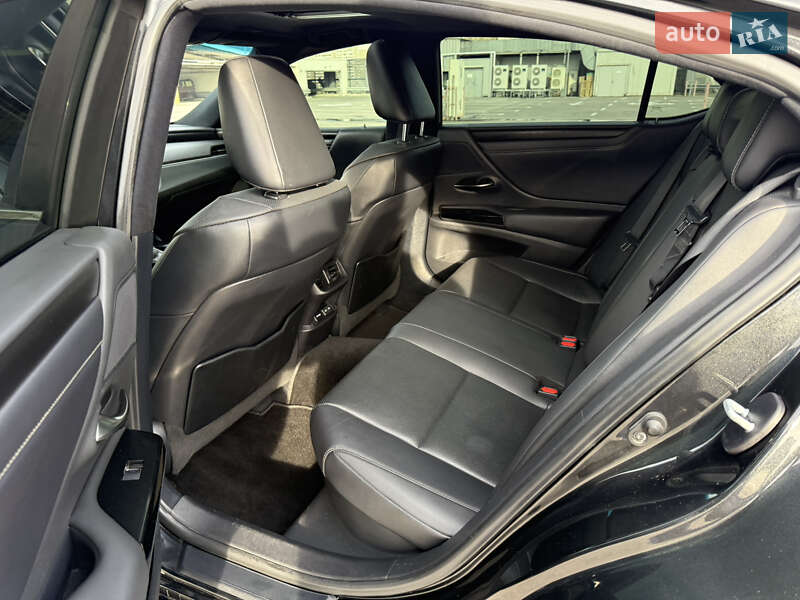 Седан Lexus ES 2022 в Киеве