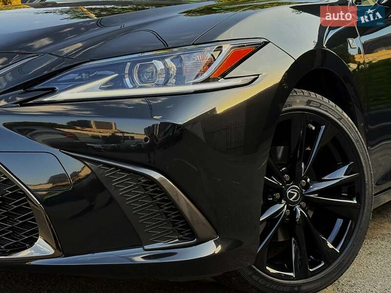 Седан Lexus ES 2023 в Києві