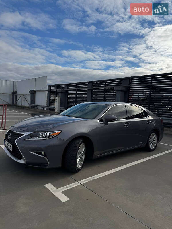 Седан Lexus ES 2014 в Киеве