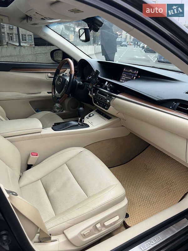 Седан Lexus ES 2013 в Києві
