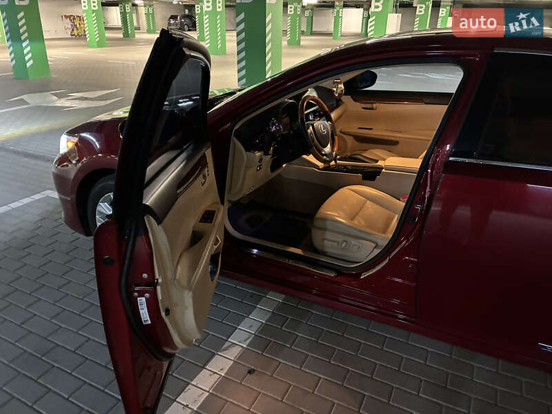 Седан Lexus ES 2014 в Киеве