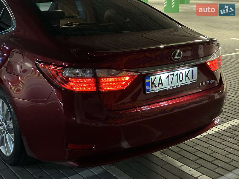 Седан Lexus ES 2014 в Киеве