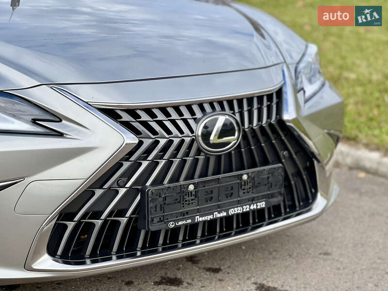 Седан Lexus ES 2024 в Ровно