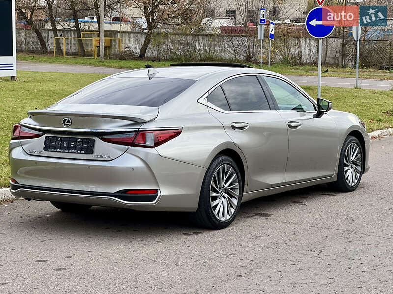Седан Lexus ES 2024 в Ровно