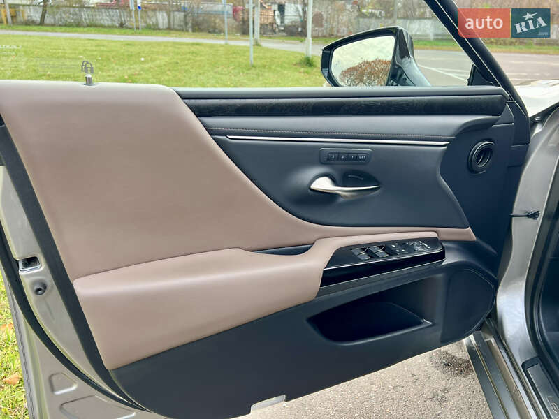 Седан Lexus ES 2024 в Ровно
