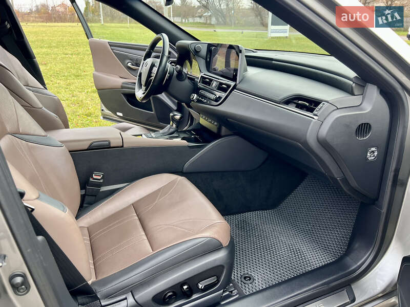 Седан Lexus ES 2024 в Ровно