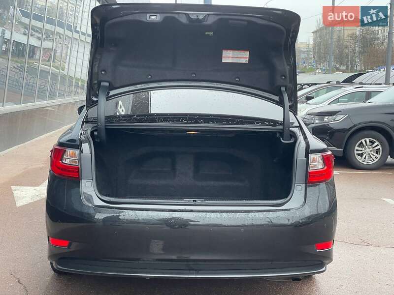 Седан Lexus ES 2016 в Киеве фото 27 Седан Lexus ES 2016 в Киеве