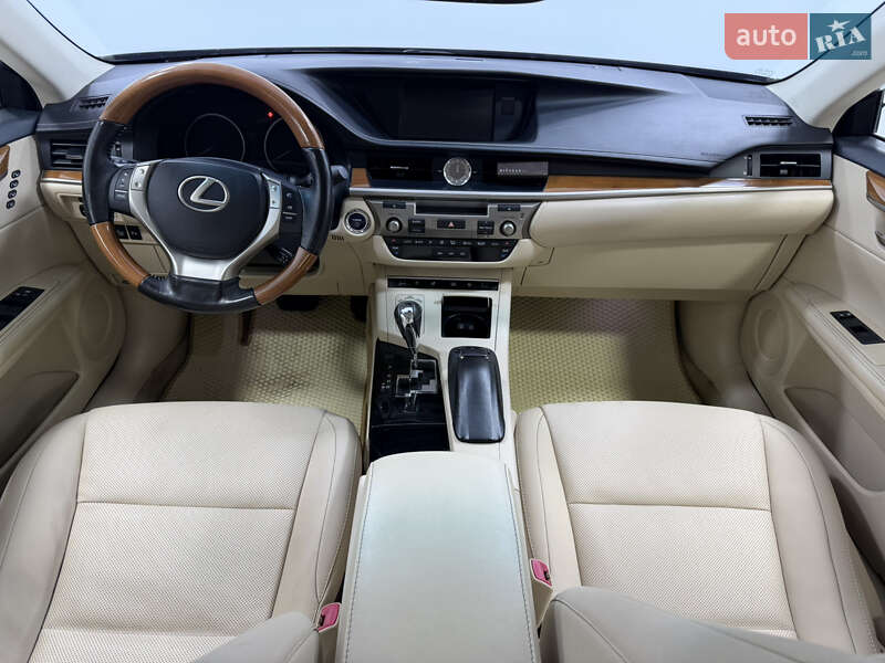 Седан Lexus ES 2015 в Одессе