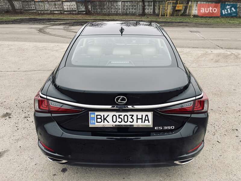 Седан Lexus ES 2019 в Ровно