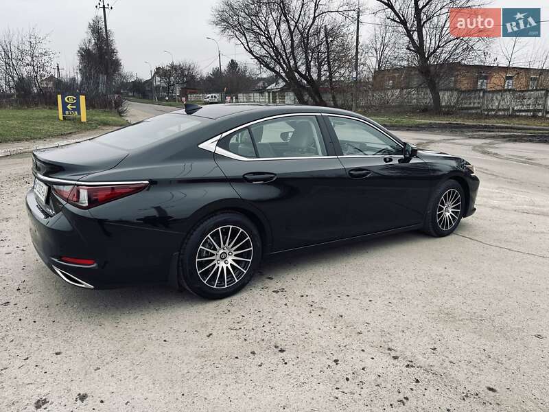 Седан Lexus ES 2019 в Ровно