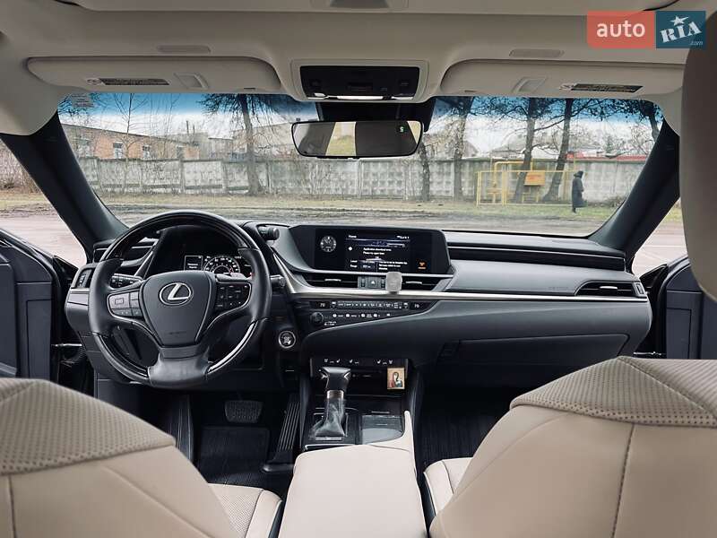 Седан Lexus ES 2019 в Ровно