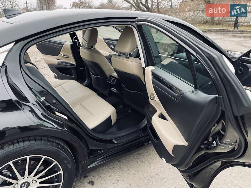Седан Lexus ES 2019 в Ровно