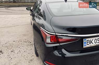Седан Lexus ES 2019 в Ровно
