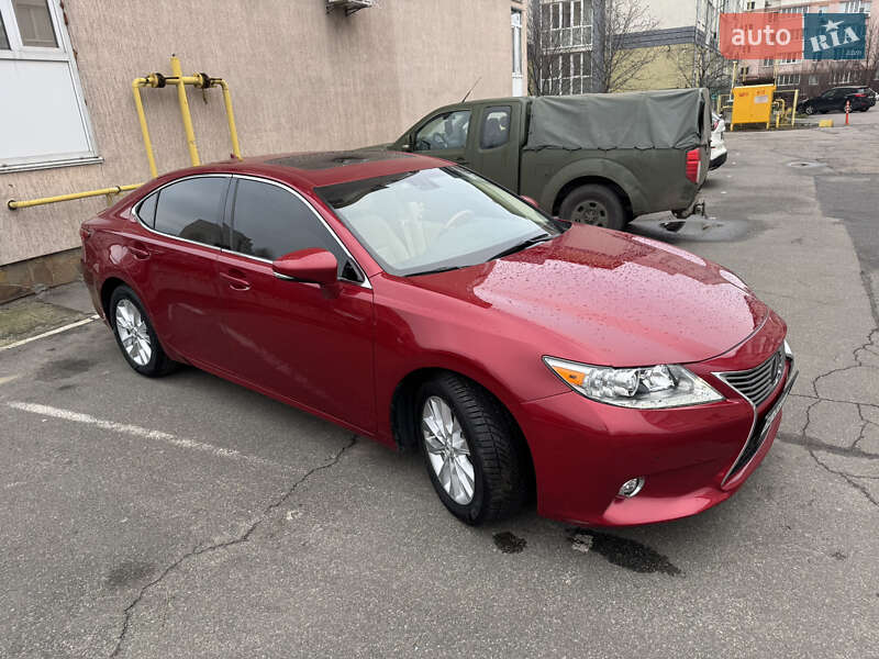 Седан Lexus ES 2013 в Софиевской Борщаговке