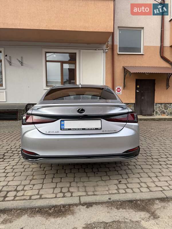 Седан Lexus ES 2023 в Коломые