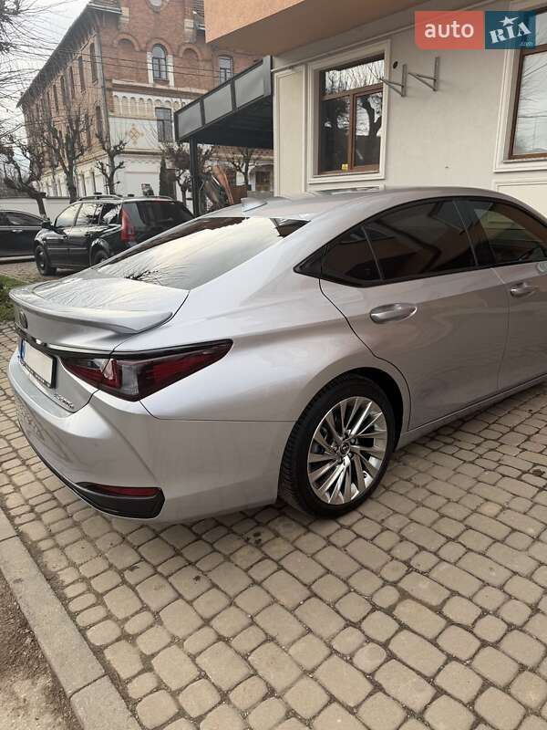 Седан Lexus ES 2023 в Коломые