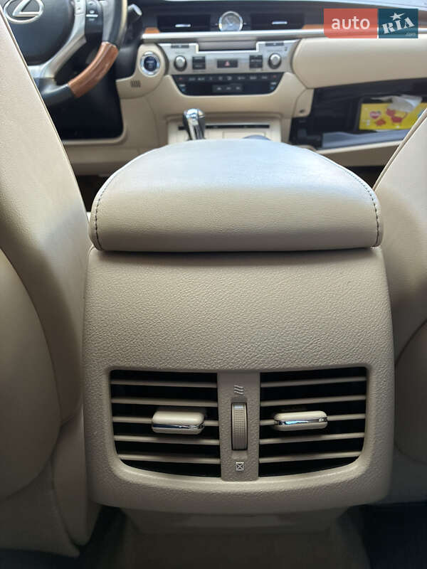 Седан Lexus ES 2014 в Киеве фото 22 Седан Lexus ES 2014 в Киеве