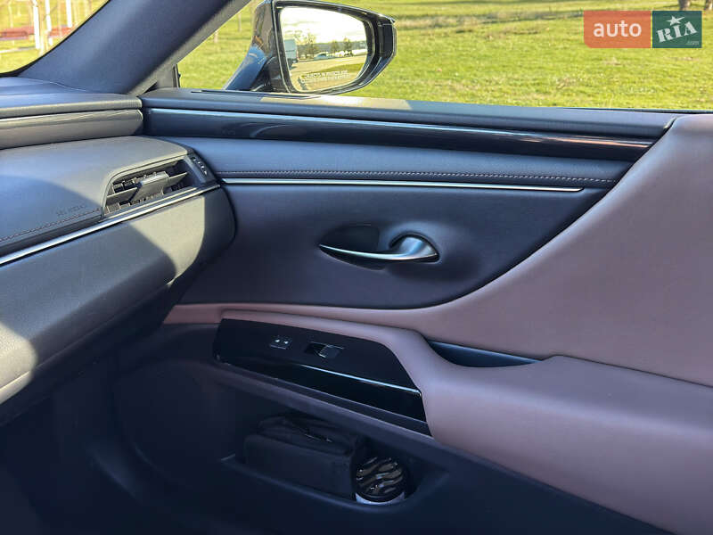 Седан Lexus ES 2021 в Запоріжжі