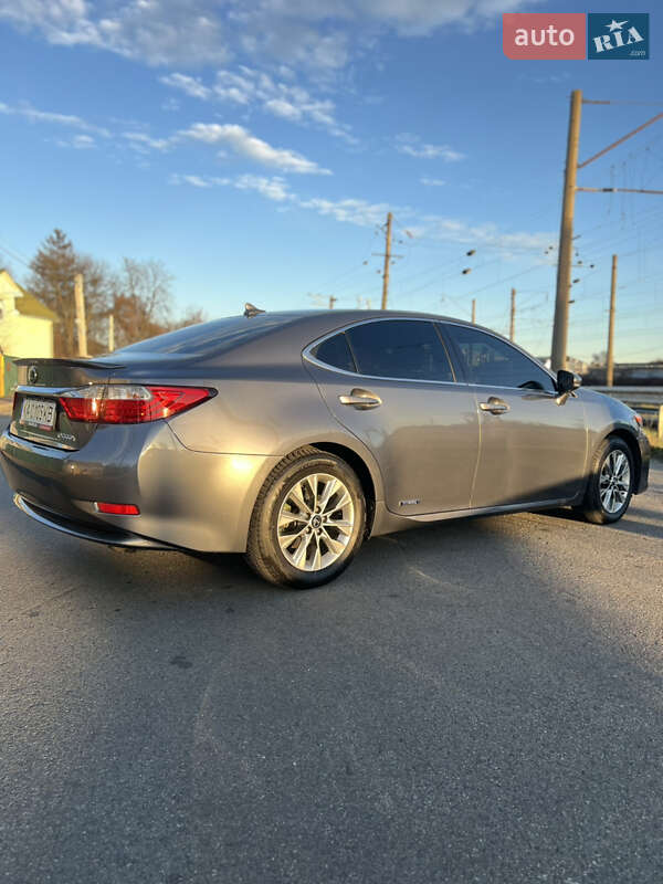 Седан Lexus ES 2013 в Софиевской Борщаговке