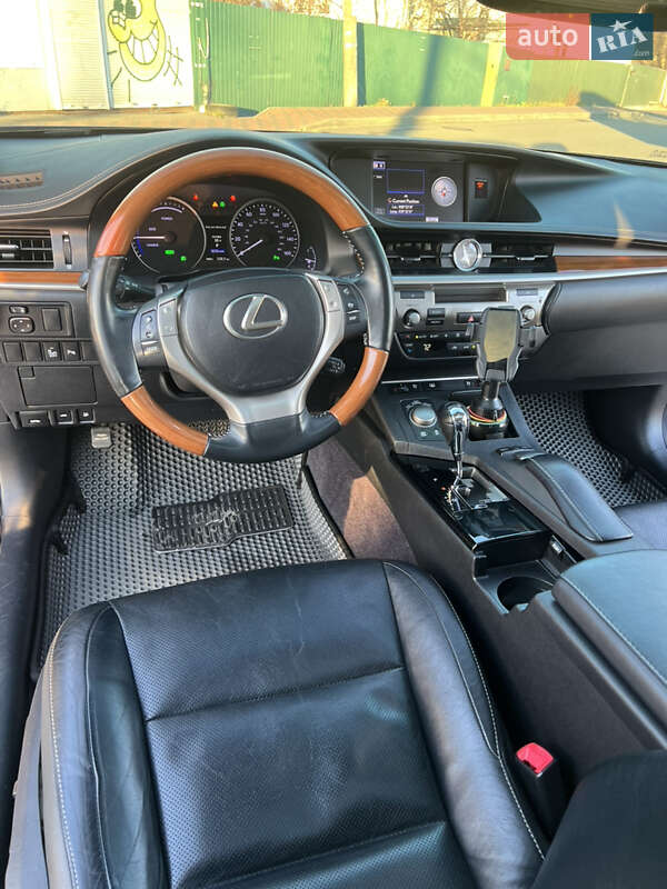 Седан Lexus ES 2013 в Софиевской Борщаговке