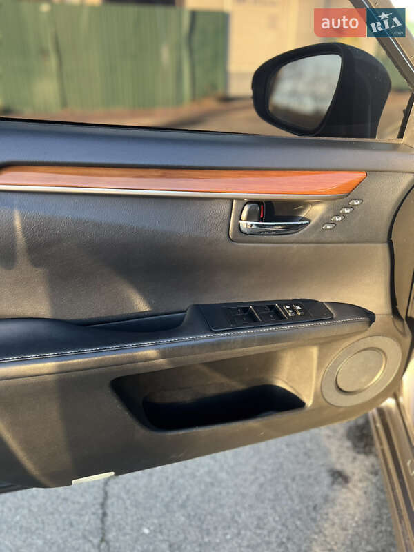 Седан Lexus ES 2013 в Софиевской Борщаговке