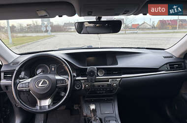 Седан Lexus ES 2017 в Городке
